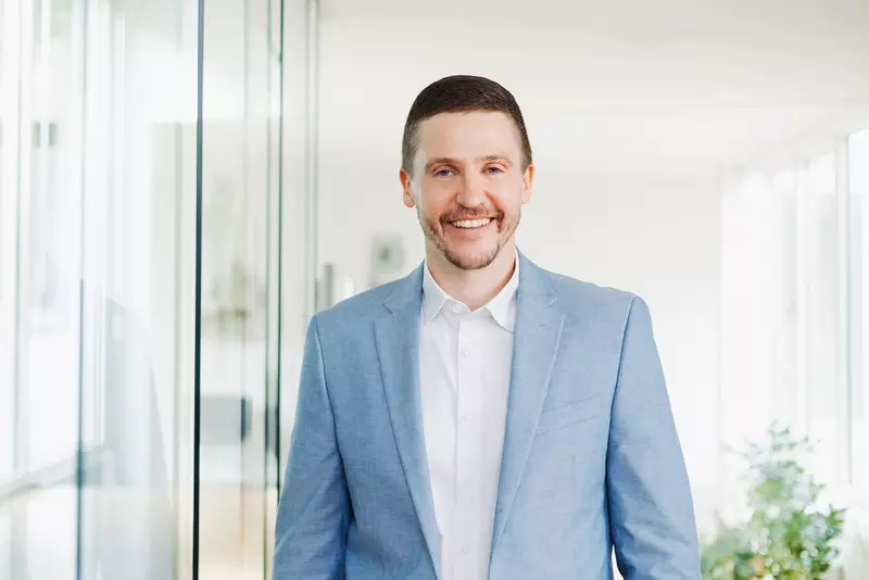 Porträtfoto von Johannes Burke, neuer Head of Global Business Development bei pressrelations